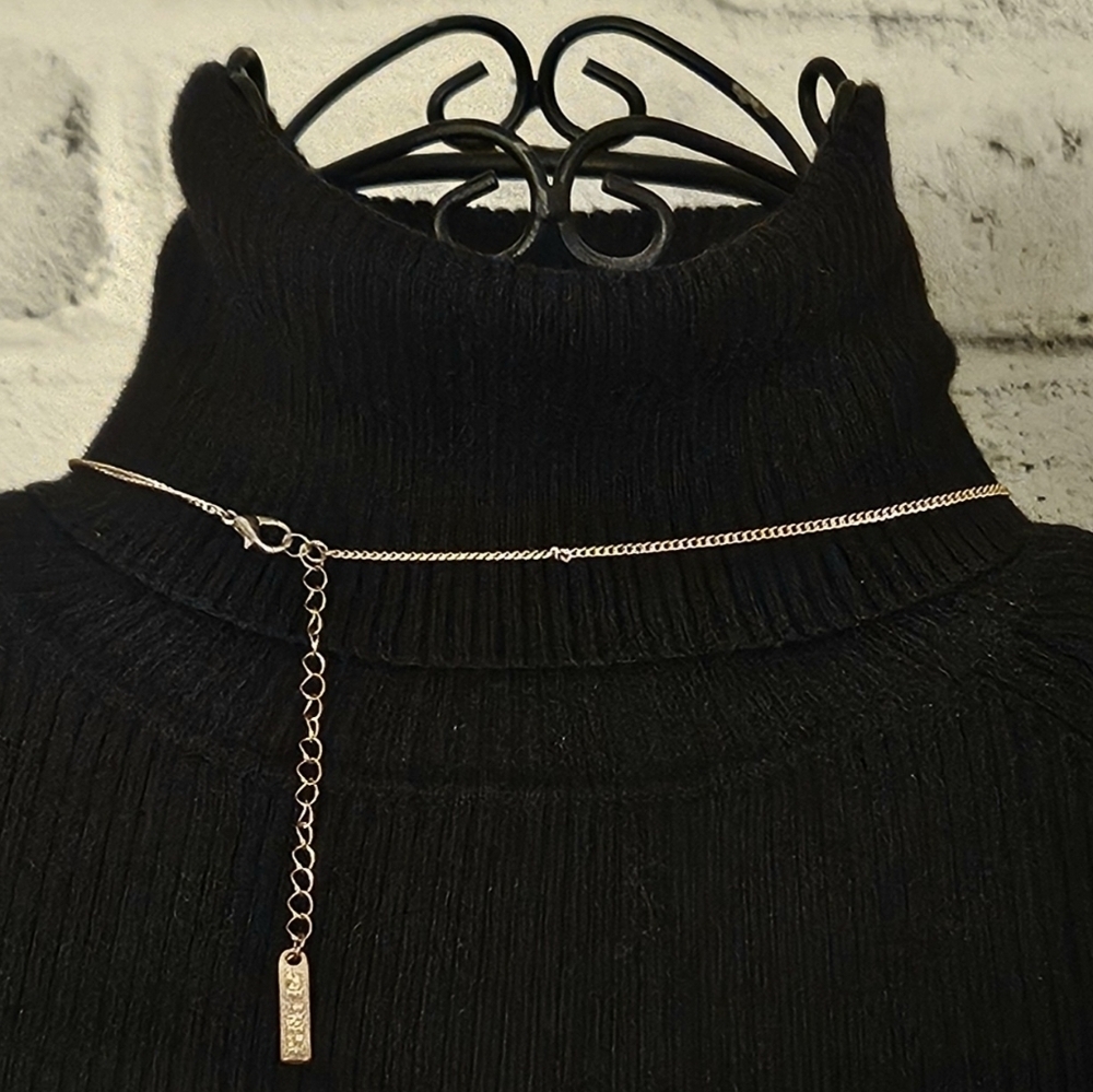 Joe Fresh Minimalist Pendant Necklace – Gold Chain with Geometric Accent - Picture 4 of 5